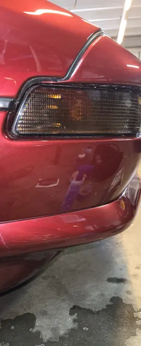 Rode BMW 850i na het verwijderen van de kras