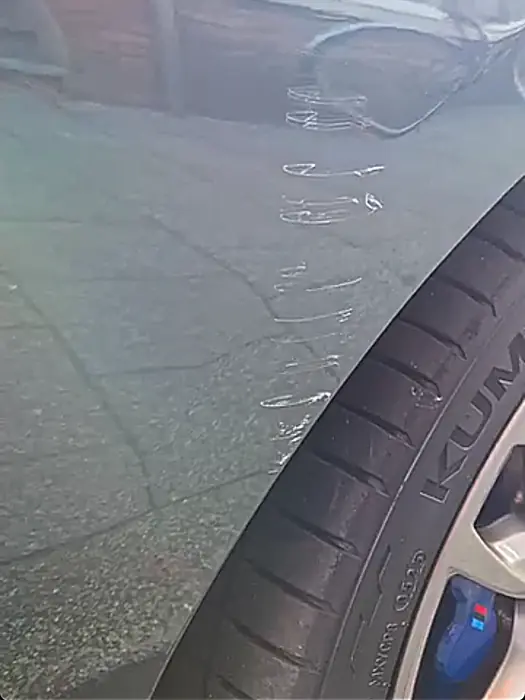 BMW 1-serie (F20): krassen in het zijscherm voor het herstel