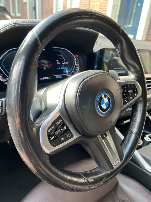 BMW 3-serie (G21): versleten, glimmend leren stuur voor het herstel