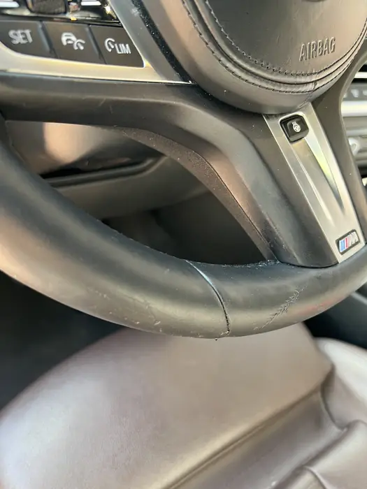 BMW 3-serie (G21): afbladderend leer op het stuur na het herstel